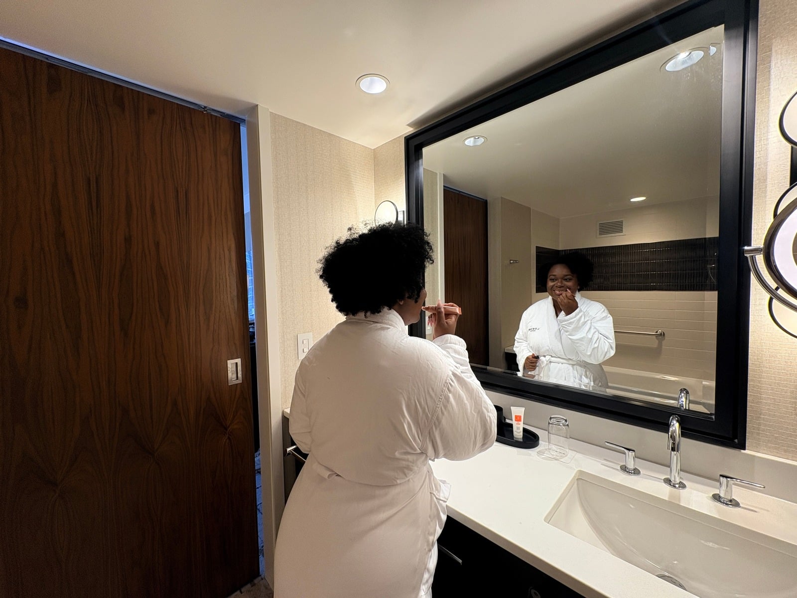 Loews Chicago Hotel bathroom