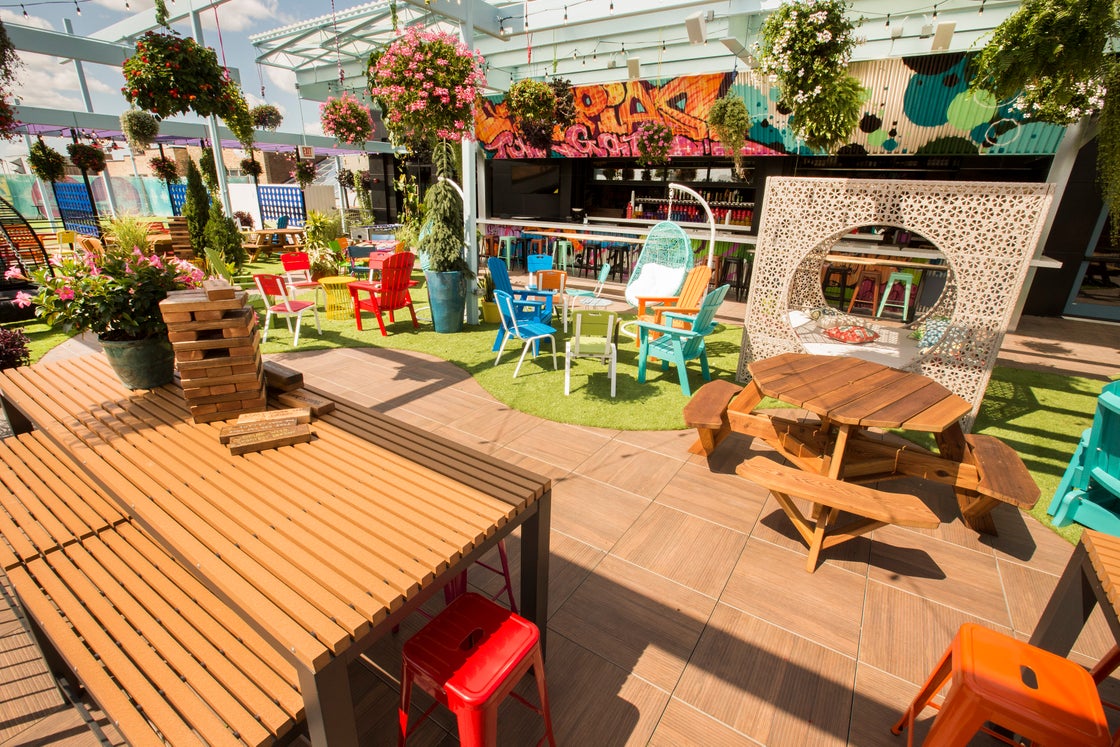 Outdoor games and seating on the Utopian Tailgate rooftop in Chicago